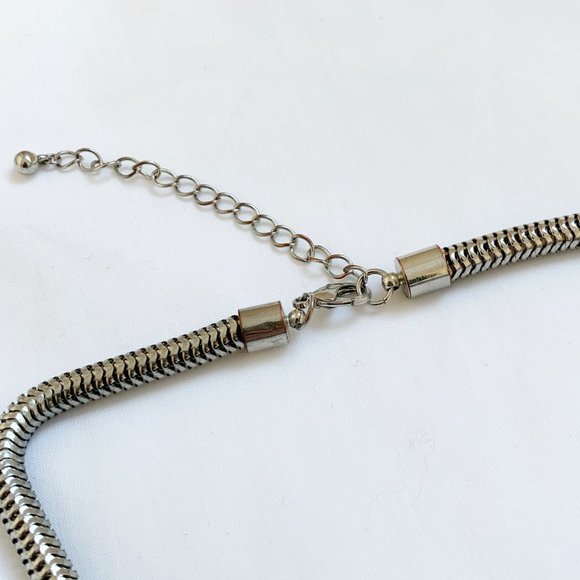 FOREVER 21 | SILVER ARROW STATEMENT NECKLACE - Picture 4 of 7